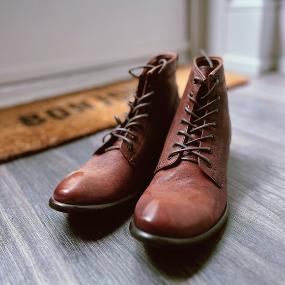 FRYE | Carson Lace Up Boots Women’s Size 6 NWOT - Picture 4 of 8